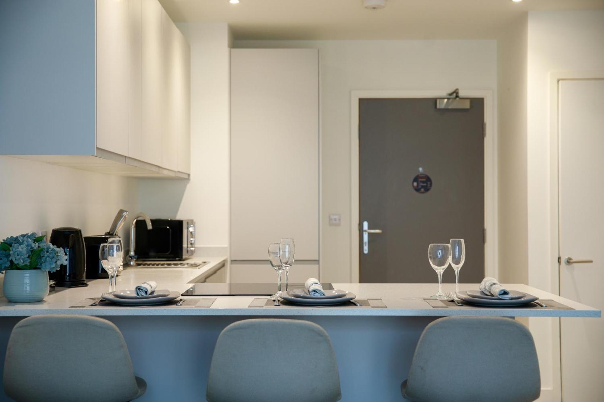 Trafford Suite Modern 1 Bed With Cinema Room مانشستر المظهر الخارجي الصورة